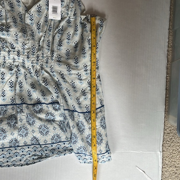 Banana Republic Women's Summer Top, Size: L.  Color: White w Blue - Picture 2 of 4